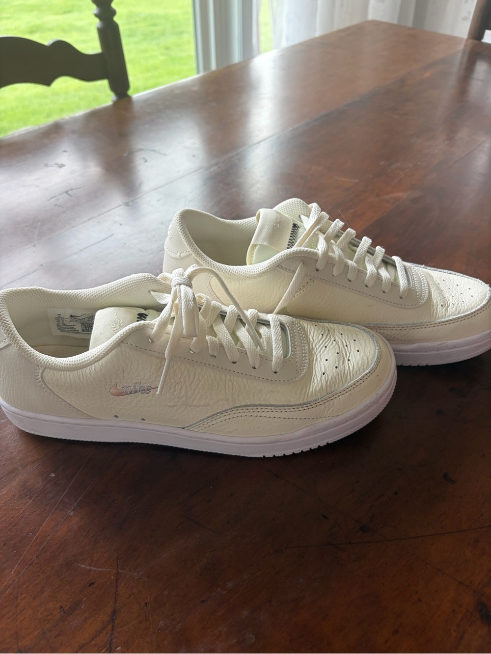 Nike Women's Low-Top Sneakers in Off-White/Cream
